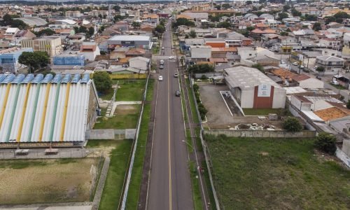 00248257 O Bairro Novo vai ganhar um novo binário, para melhorar o trânsito aos motoristas que passam por algumas das ruas mais movimentadas da região.
- Na imagemm, rua Nova Aurora no Sítio Cercado. Curitiba, 12/01/2019. Foto: Pedro Ribas/SMCS